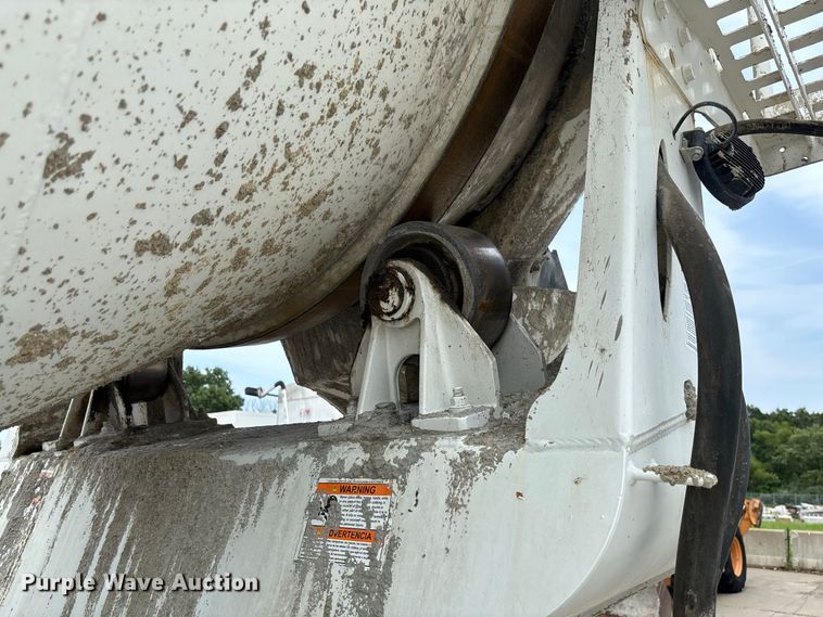image for item DZ4547 2015 Freightliner 114SD ready mix truck