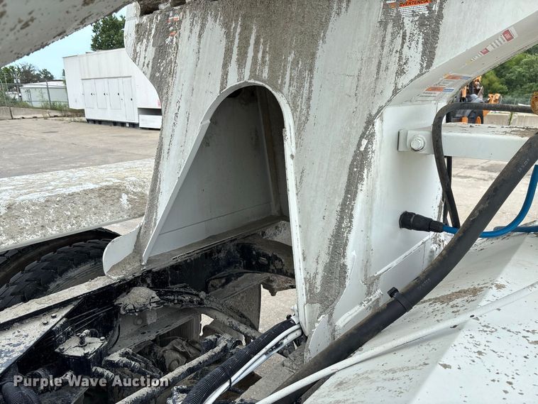 image for item DZ4547 2015 Freightliner 114SD ready mix truck
