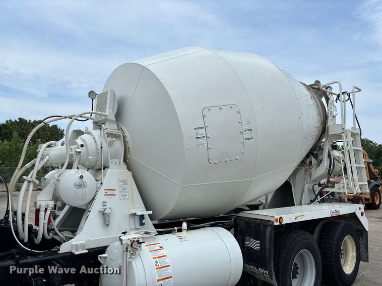 image for item DZ4547 2015 Freightliner 114SD ready mix truck