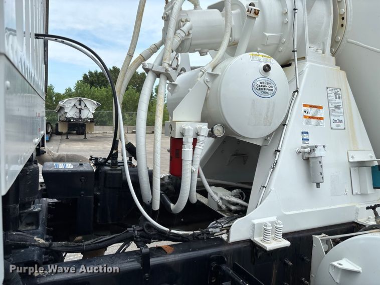 image for item DZ4547 2015 Freightliner 114SD ready mix truck