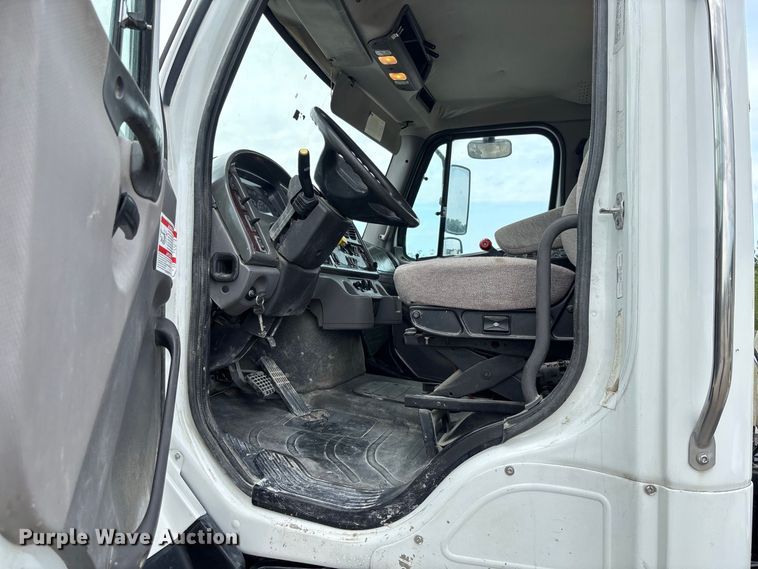 image for item DZ4547 2015 Freightliner 114SD ready mix truck