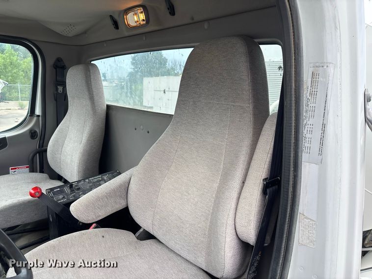 image for item DZ4547 2015 Freightliner 114SD ready mix truck
