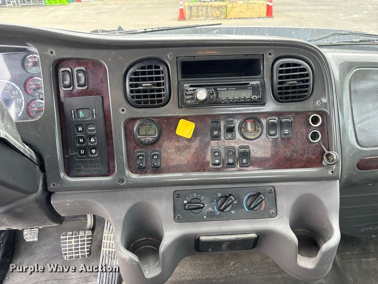 image for item DZ4547 2015 Freightliner 114SD ready mix truck