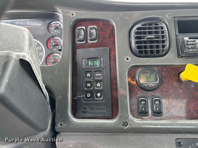 image for item DZ4547 2015 Freightliner 114SD ready mix truck