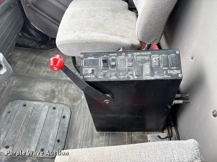 image for item DZ4547 2015 Freightliner 114SD ready mix truck