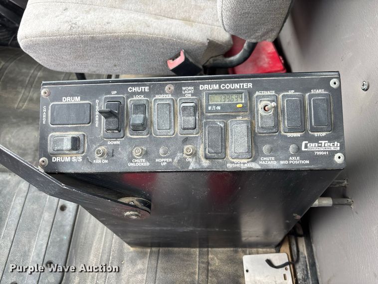 image for item DZ4547 2015 Freightliner 114SD ready mix truck