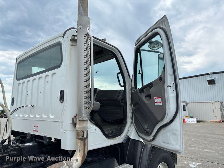 image for item DZ4547 2015 Freightliner 114SD ready mix truck