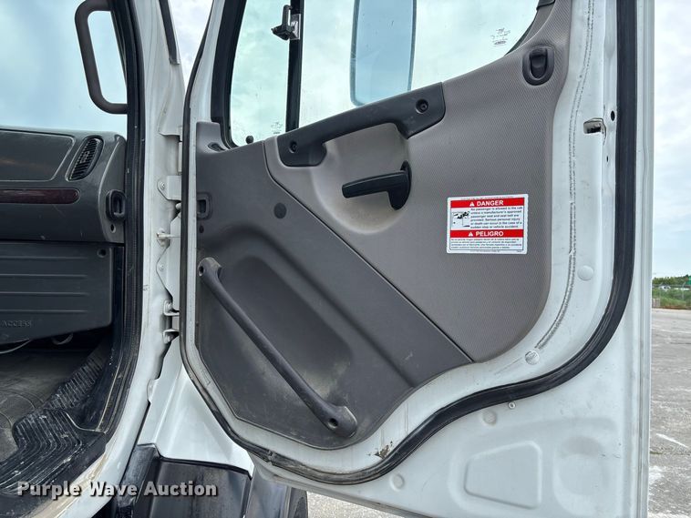 image for item DZ4547 2015 Freightliner 114SD ready mix truck