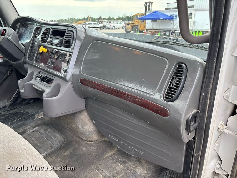 image for item DZ4547 2015 Freightliner 114SD ready mix truck