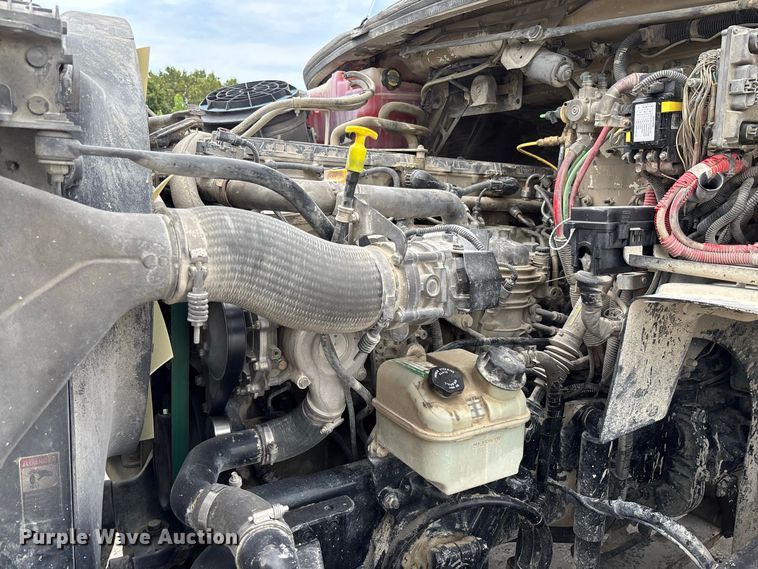 image for item DZ4547 2015 Freightliner 114SD ready mix truck