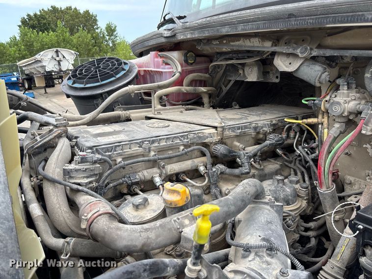 image for item DZ4547 2015 Freightliner 114SD ready mix truck