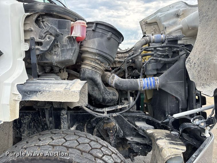 image for item DZ4547 2015 Freightliner 114SD ready mix truck
