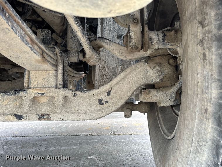 image for item DZ4547 2015 Freightliner 114SD ready mix truck