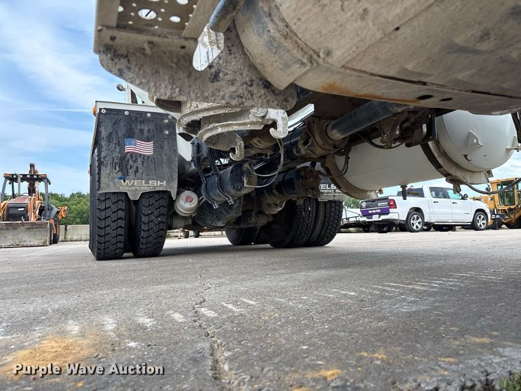 image for item DZ4547 2015 Freightliner 114SD ready mix truck