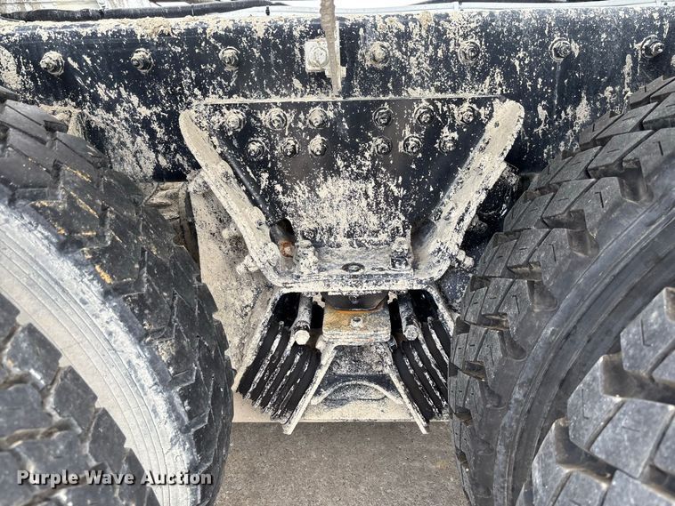image for item DZ4547 2015 Freightliner 114SD ready mix truck