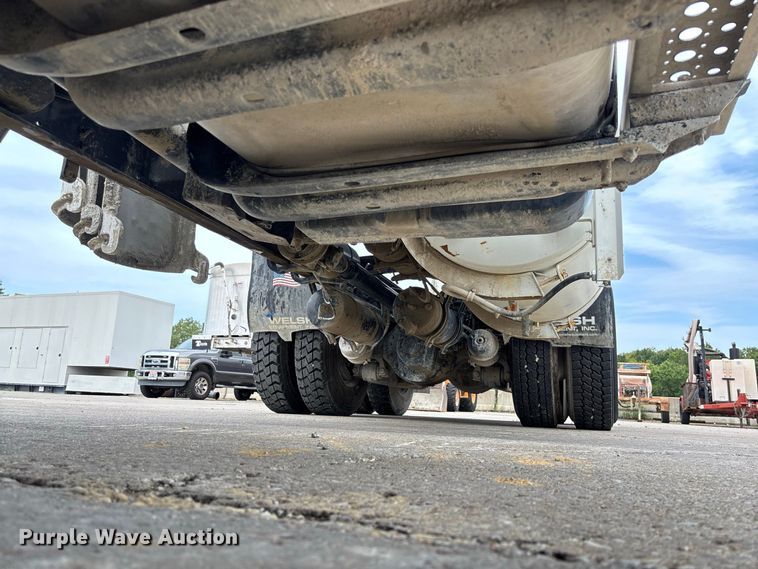 image for item DZ4547 2015 Freightliner 114SD ready mix truck