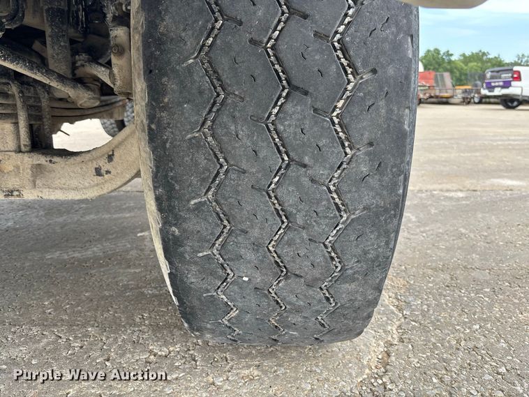 image for item DZ4547 2015 Freightliner 114SD ready mix truck
