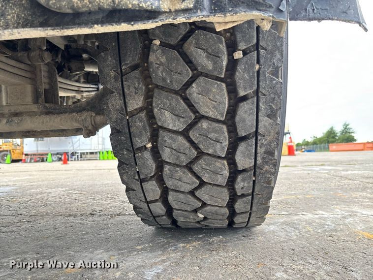 image for item DZ4547 2015 Freightliner 114SD ready mix truck