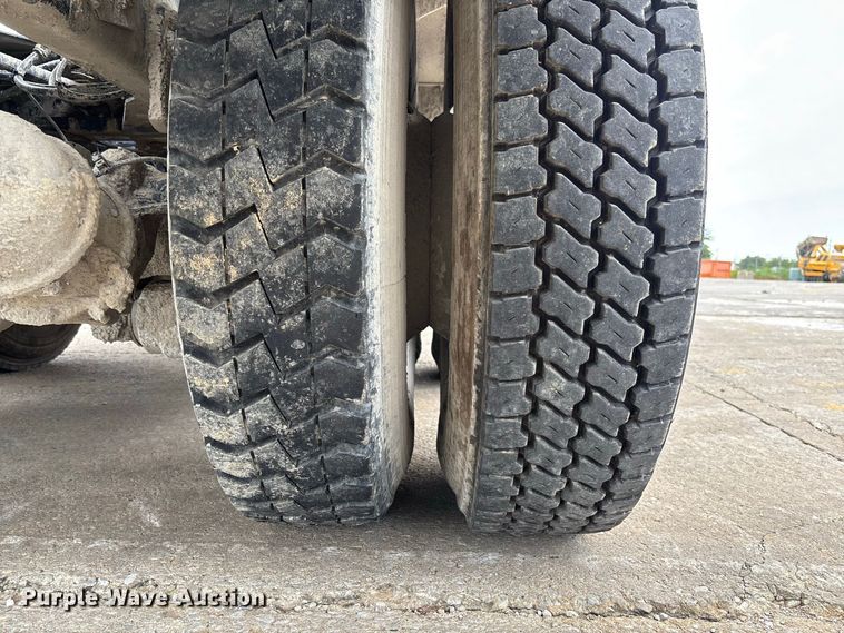 image for item DZ4547 2015 Freightliner 114SD ready mix truck