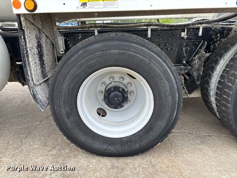 image for item DZ4547 2015 Freightliner 114SD ready mix truck