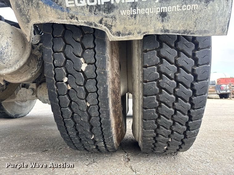 image for item DZ4547 2015 Freightliner 114SD ready mix truck