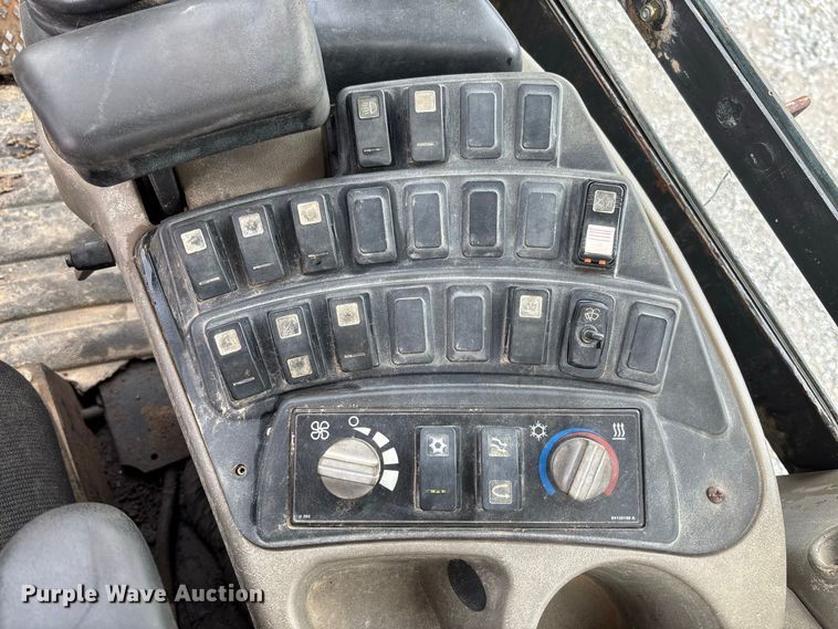 image for item DZ4574 2013 Case 721F wheel loader