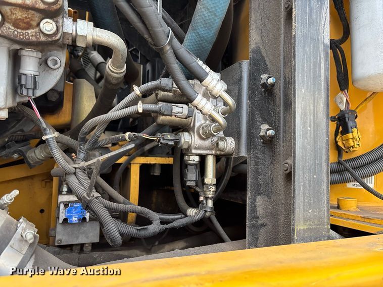 image for item DZ4577 2019 John Deere 350G LC excavator