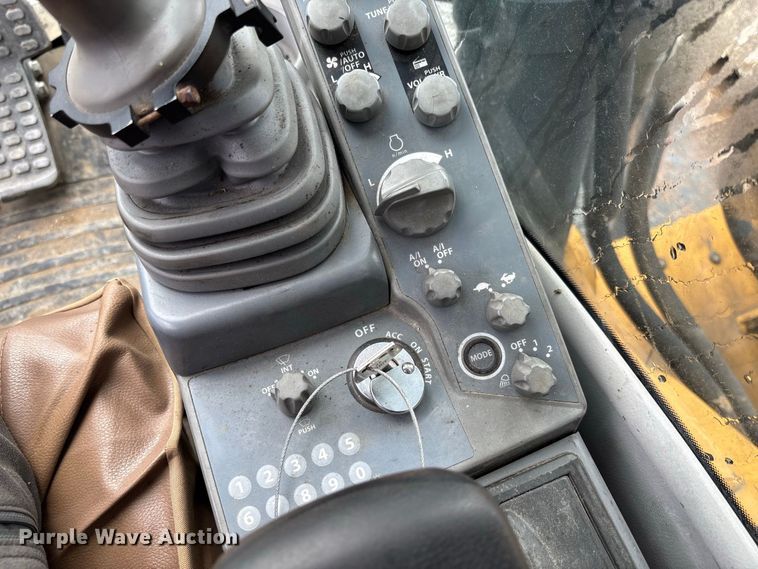 image for item DZ4577 2019 John Deere 350G LC excavator