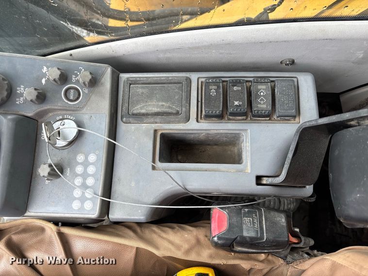 image for item DZ4577 2019 John Deere 350G LC excavator