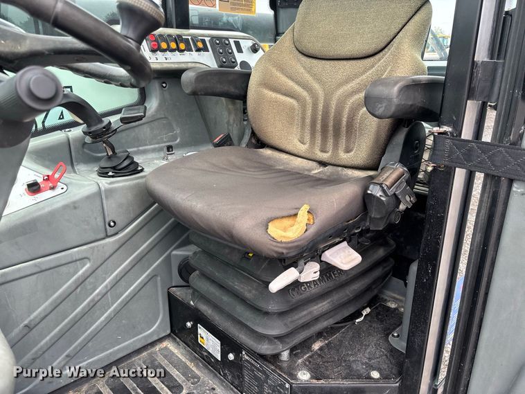 image for item DZ4579 2019 Snorkel SR1054 telehandler