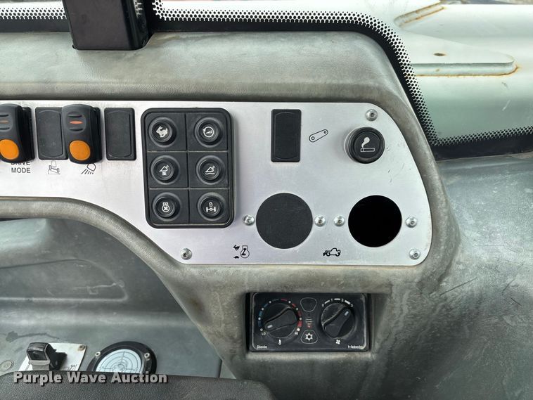 image for item DZ4579 2019 Snorkel SR1054 telehandler