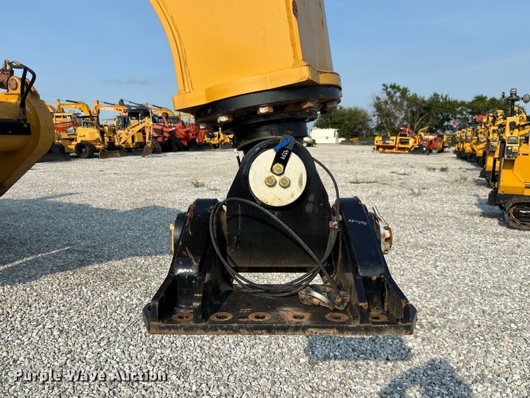 image for item DZ4586 2013 Mobile Track Solutions MT-35XL scraper