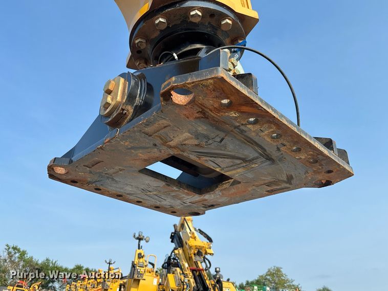 image for item DZ4586 2013 Mobile Track Solutions MT-35XL scraper