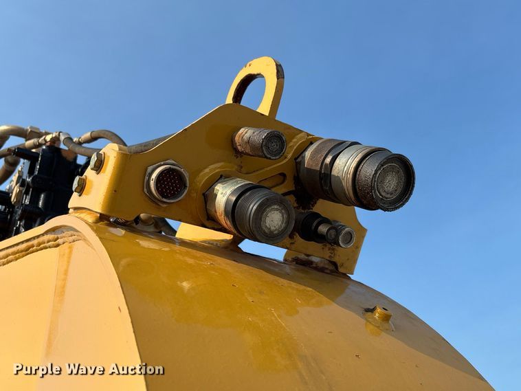 image for item DZ4586 2013 Mobile Track Solutions MT-35XL scraper