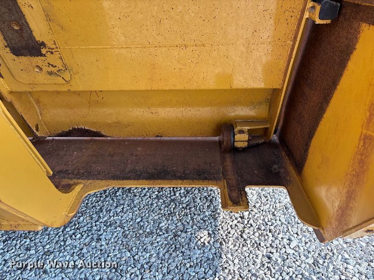 image for item DZ4586 2013 Mobile Track Solutions MT-35XL scraper