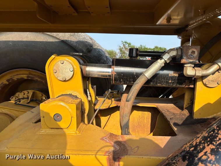 image for item DZ4586 2013 Mobile Track Solutions MT-35XL scraper