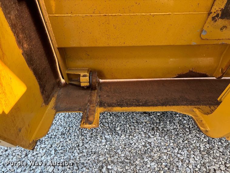 image for item DZ4586 2013 Mobile Track Solutions MT-35XL scraper