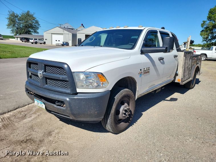 2014 Dodge 3500 Crew Cab flatbed pickup truck