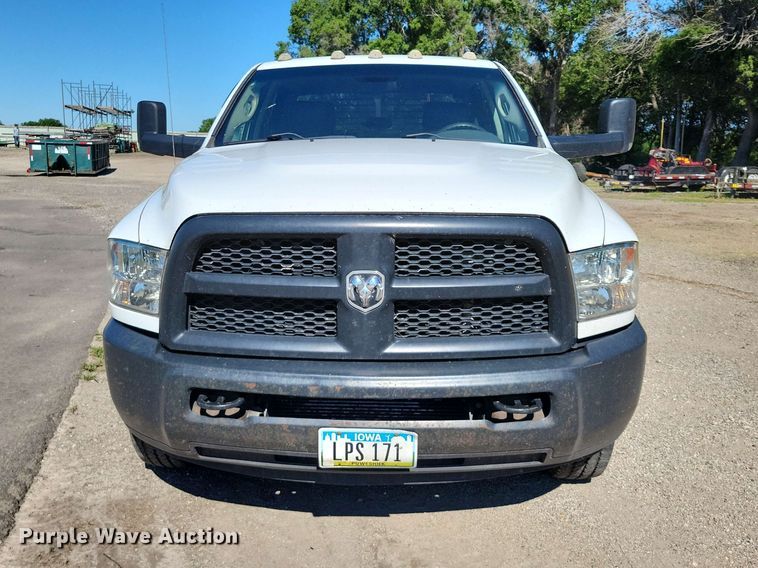 image for item DZ7275 2014 Dodge 3500 Crew Cab flatbed pickup truck