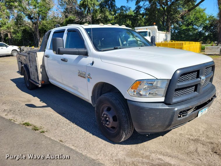 image for item DZ7275 2014 Dodge 3500 Crew Cab flatbed pickup truck