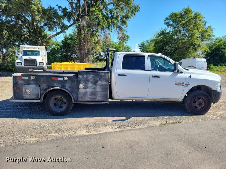 image for item DZ7275 2014 Dodge 3500 Crew Cab flatbed pickup truck
