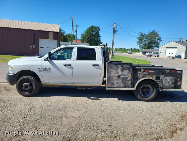 image for item DZ7275 2014 Dodge 3500 Crew Cab flatbed pickup truck