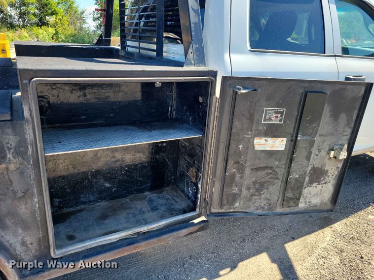 image for item DZ7275 2014 Dodge 3500 Crew Cab flatbed pickup truck