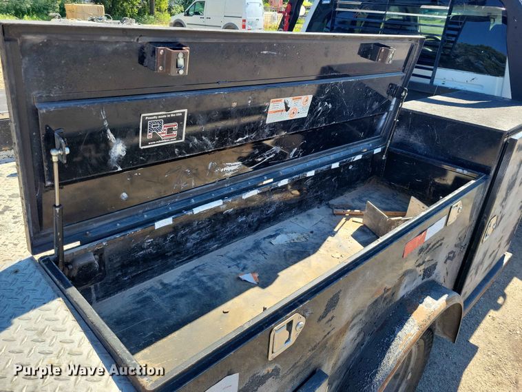 image for item DZ7275 2014 Dodge 3500 Crew Cab flatbed pickup truck