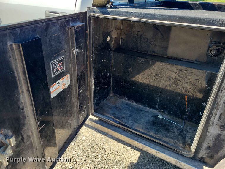 image for item DZ7275 2014 Dodge 3500 Crew Cab flatbed pickup truck