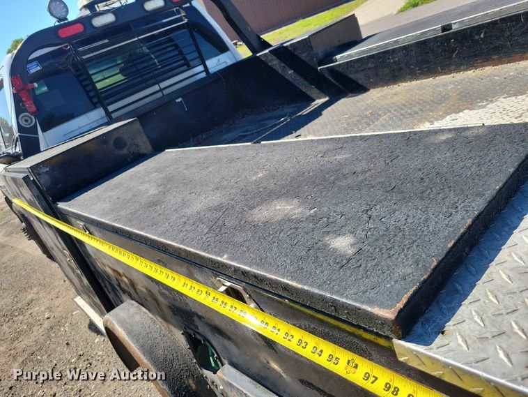 image for item DZ7275 2014 Dodge 3500 Crew Cab flatbed pickup truck