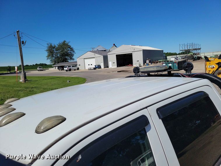 image for item DZ7275 2014 Dodge 3500 Crew Cab flatbed pickup truck