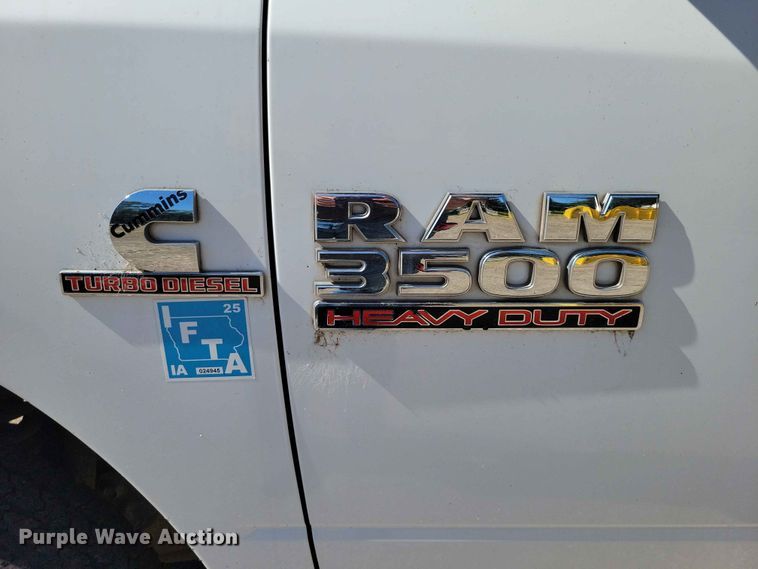 image for item DZ7275 2014 Dodge 3500 Crew Cab flatbed pickup truck