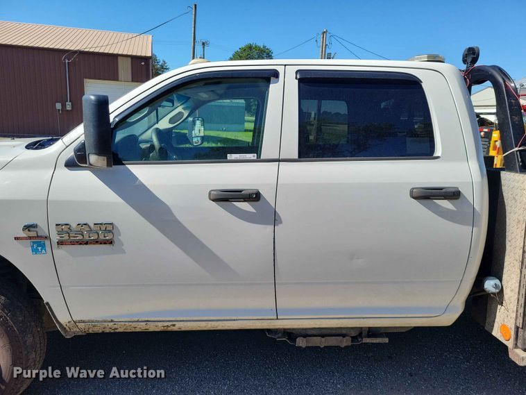 image for item DZ7275 2014 Dodge 3500 Crew Cab flatbed pickup truck