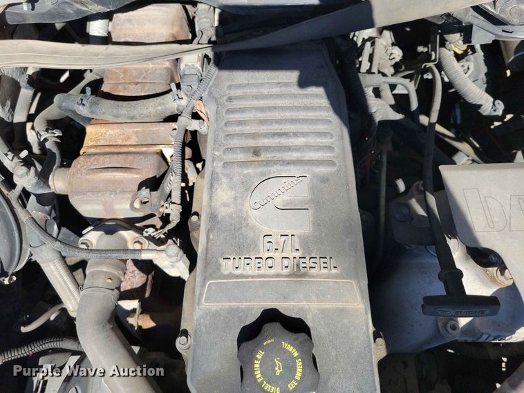 image for item DZ7275 2014 Dodge 3500 Crew Cab flatbed pickup truck